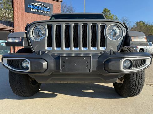 Used 2019 Jeep Wrangler Unlimited Sahara image 10