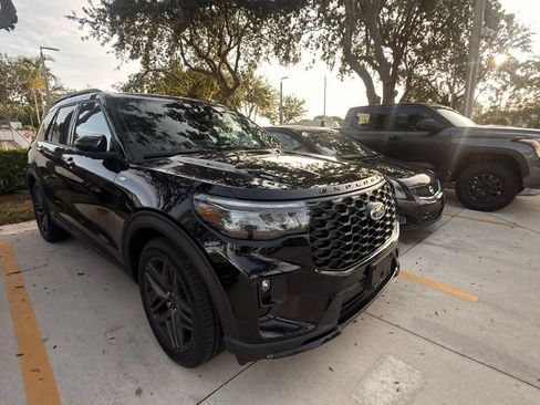 Used 2025 Ford Explorer ST-Line w/ Premium Package RWD image 4