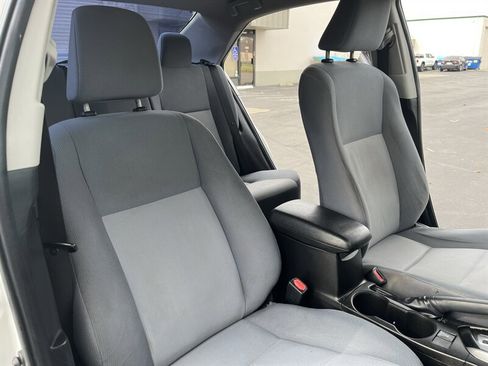 Used 2016 Toyota Corolla L image 34