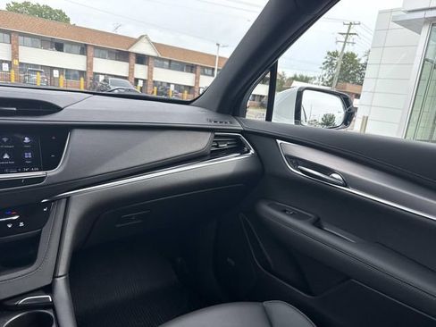 Certified 2024 Cadillac XT6 Luxury w/ LPO, Floor Liner Package AWD/4WD image 34