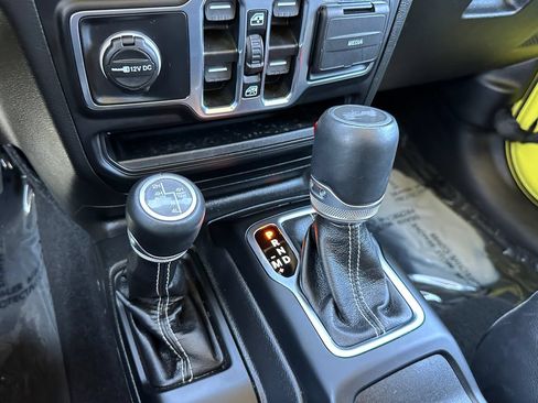 Used 2023 Jeep Wrangler Unlimited Sahara w/ Cold Weather Group AWD/4WD image 29