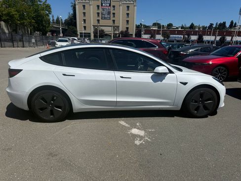 Used 2023 Tesla Model 3 Standard Range RWD image 3