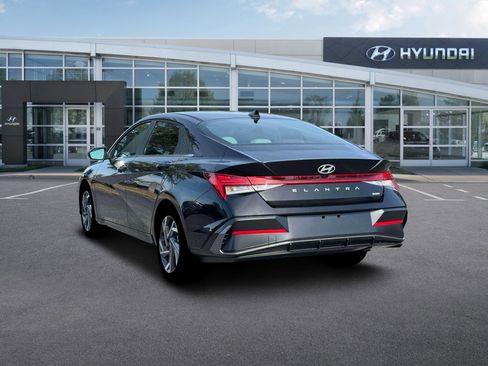 New 2026 Hyundai Elantra Limited FWD image 5