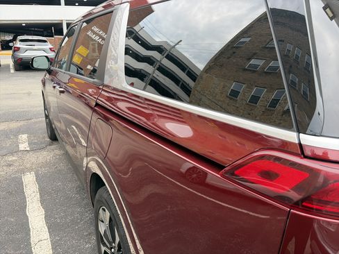 Used 2023 Kia Carnival EX FWD image 9