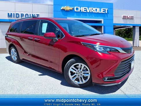 Used 2025 Toyota Sienna XLE w/ XLE Plus Package AWD/4WD image 1
