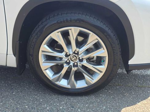 Used 2021 Toyota Highlander Limited AWD/4WD image 7