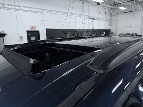 Used 2025 Chrysler Pacifica Limited FWD image 11
