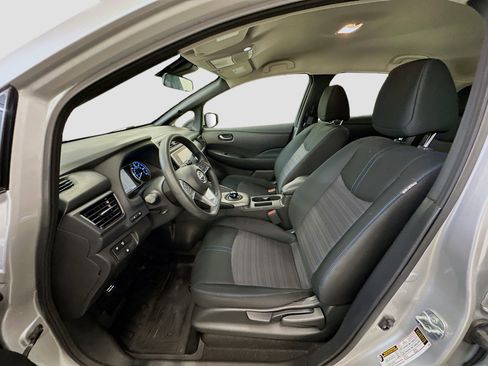 Used 2025 Nissan Leaf S image 13