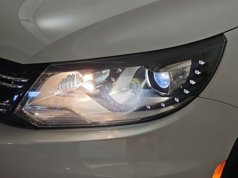 Used 2016 Volkswagen Tiguan SE image 33