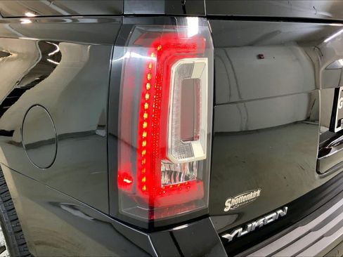 Used 2017 GMC Yukon SLT w/ Premium Edition AWD/4WD image 28