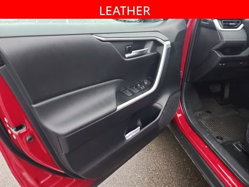 Used 2025 Toyota RAV4 XLE Premium AWD/4WD image 5
