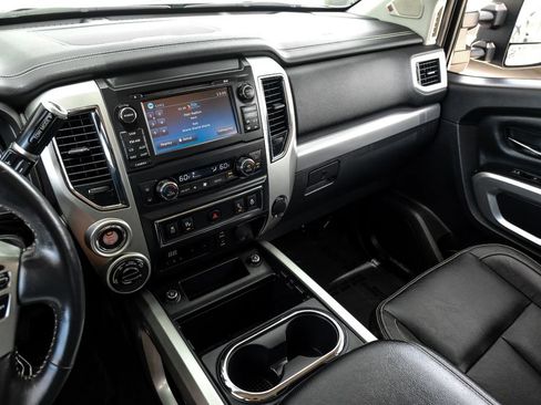 Used 2017 Nissan Titan PRO-4X w/ Pro-4x Convenience Package AWD/4WD image 22