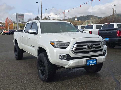 Used 2021 Toyota Tacoma Limited image 7