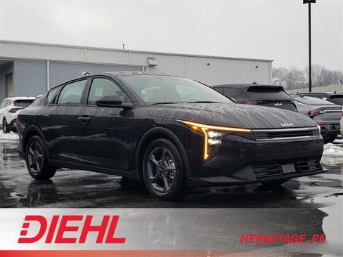 New 2025 Kia K4 LXS image 1