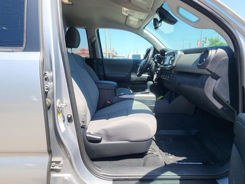 Used 2019 Toyota Tacoma SR5 AWD/4WD image 11