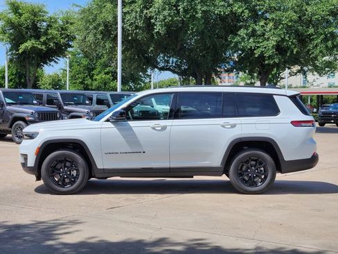 Certified 2025 Jeep Grand Cherokee L Altitude RWD image 4