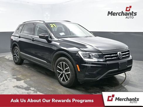 Used 2021 Volkswagen Tiguan SE image 1