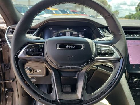 Used 2025 Jeep Grand Cherokee Overland w/ Adv Protech Group III AWD/4WD image 19
