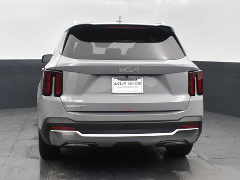 Used 2025 Kia Sorento S FWD image 6