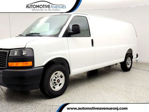 Used 2025 GMC Savana 3500 Extended RWD image 1