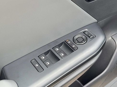 New 2025 Kia K4 LXS image 19