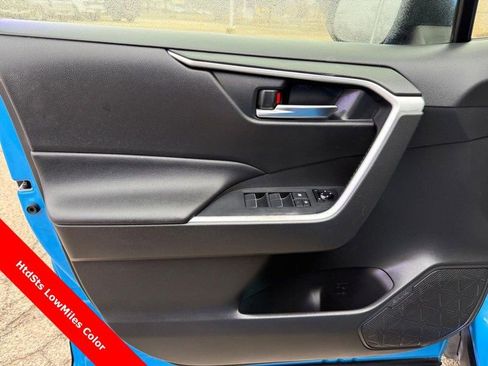 Used 2021 Toyota RAV4 XLE Premium image 19