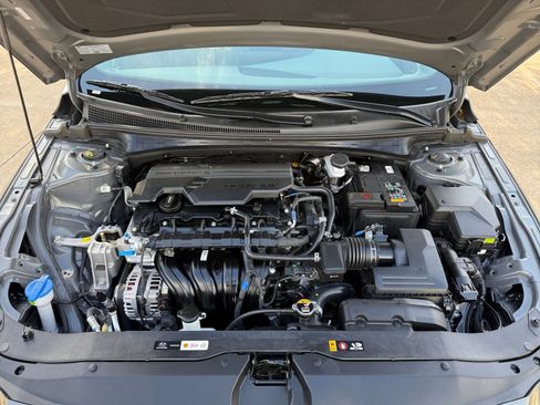 Used 2025 Hyundai Elantra SEL image 34
