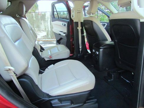 Used 2020 Ford Explorer XLT w/ Equipment Group 202A RWD image 23
