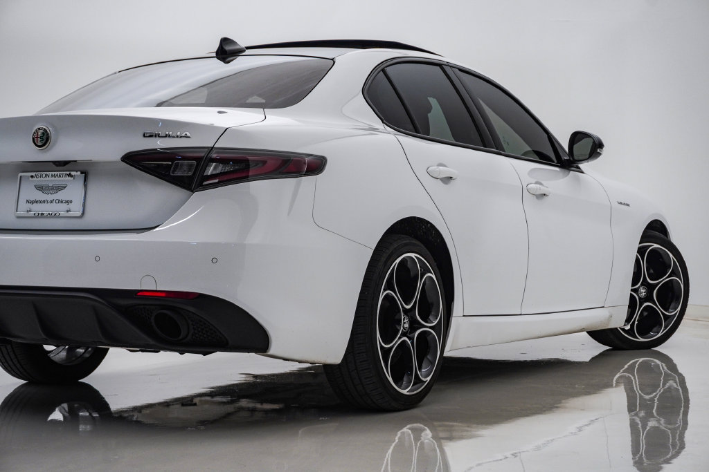 Used 2024 Alfa Romeo Giulia Veloce AWD/4WD image 9