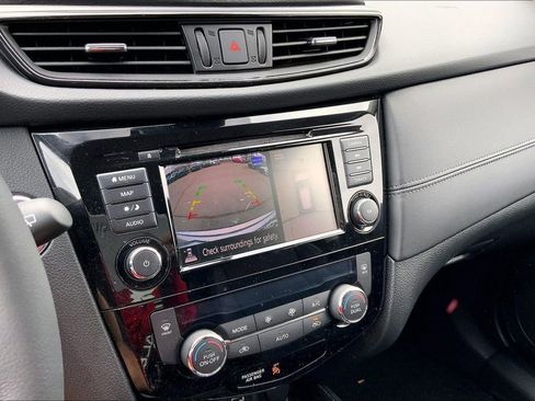 Used 2018 Nissan Rogue SL image 11