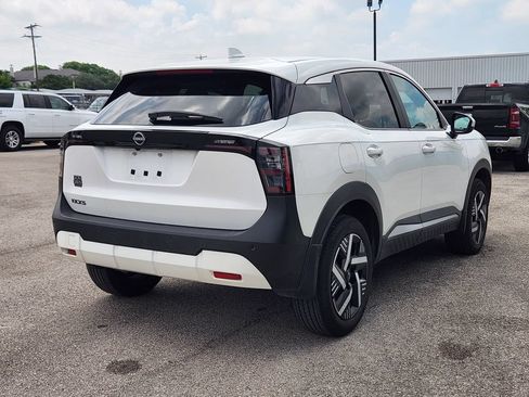 Used 2025 Nissan Kicks SV FWD image 4