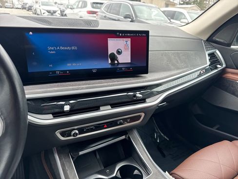 Used 2023 BMW X7 xDrive40i w/ Premium Package image 28