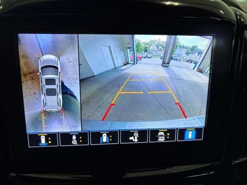 Used 2023 Chevrolet Traverse High Country w/ LPO, Floor Liner Package AWD/4WD image 33