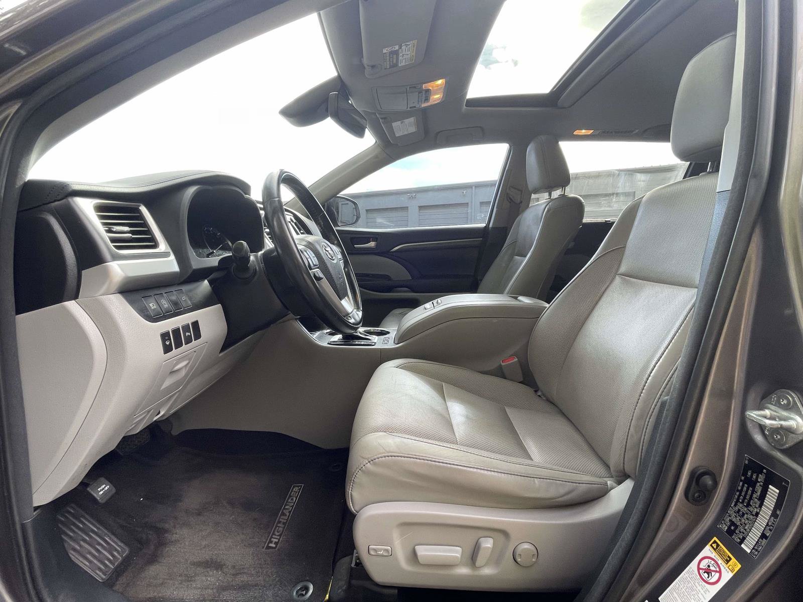 Used 2017 Toyota Highlander Limited FWD image 16