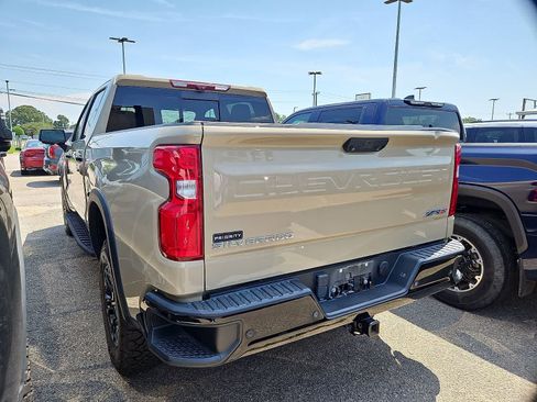 Used 2022 Chevrolet Silverado 1500 ZR2 w/ Technology Package AWD/4WD image 4