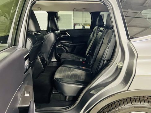 Used 2024 Mitsubishi Outlander SE image 26