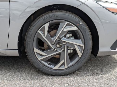 Used 2025 Hyundai Elantra Sport image 11
