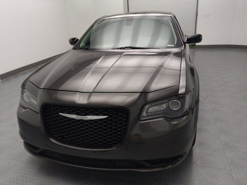 Used 2019 Chrysler 300 Touring w/ Sport Appearance Package RWD image 15