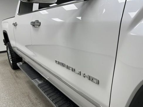 Used 2019 GMC Sierra 2500 Denali w/ Duramax Plus Package AWD/4WD image 24