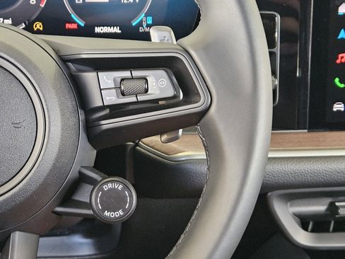 Certified 2025 Porsche Cayenne image 27