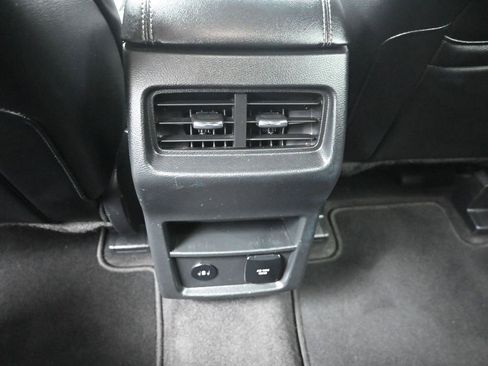 Used 2024 Ford Edge Titanium image 29