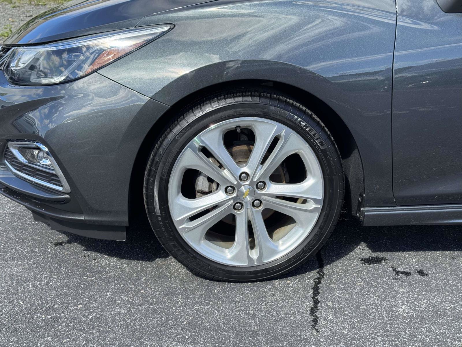 Used 2017 Chevrolet Cruze Premier FWD image 30