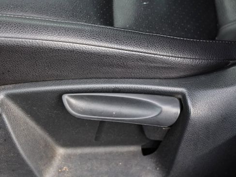 Used 2011 Volkswagen Tiguan SE image 29