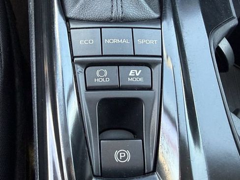 Used 2025 Toyota Camry LE FWD image 21