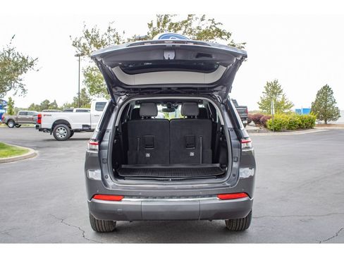 Used 2022 Jeep Grand Cherokee L Limited w/ Trailer Tow Group (B) AWD/4WD image 11