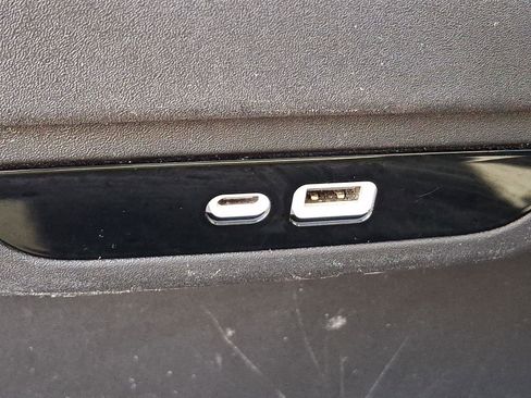 Certified 2024 Chrysler Pacifica Limited FWD image 12