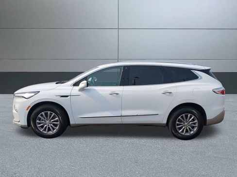 Used 2024 Buick Enclave Premium image 3