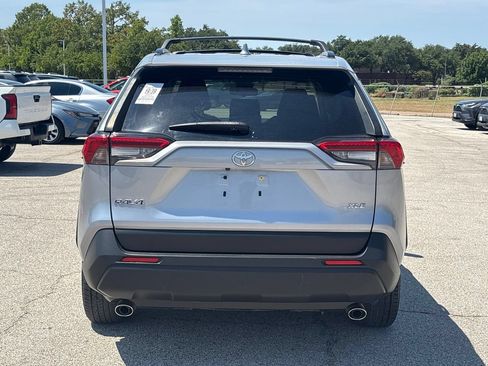 Used 2019 Toyota RAV4 XLE w/ Convenience Package FWD image 5