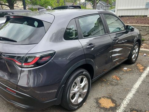 Used 2023 Honda HR-V LX image 3