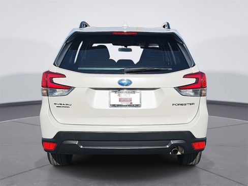 Used 2023 Subaru Forester Premium image 4
